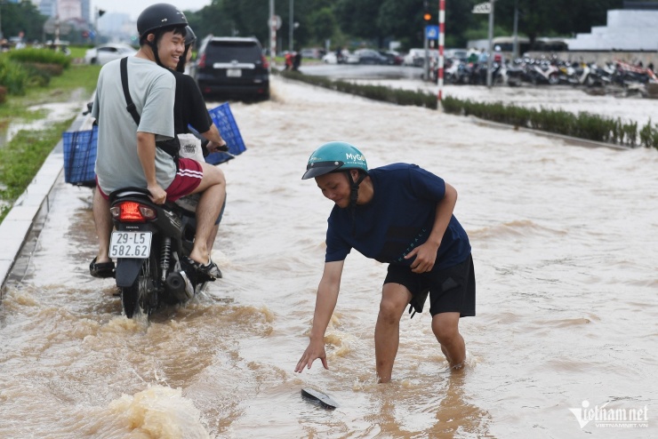 Hà Nội cục bộ có nơi mưa rất to. Ảnh minh họa: Nam Khánh