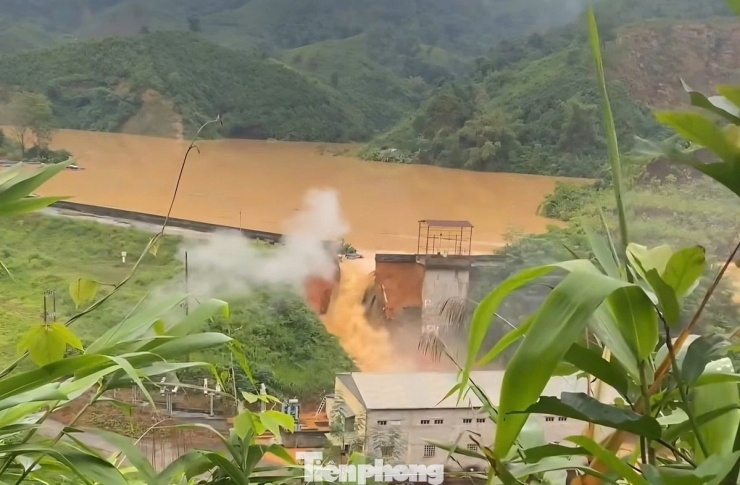 Trưa 7/10 xảy ra sự cố vỡ một phần thân đập Thủy điện Bắc Khê 1.