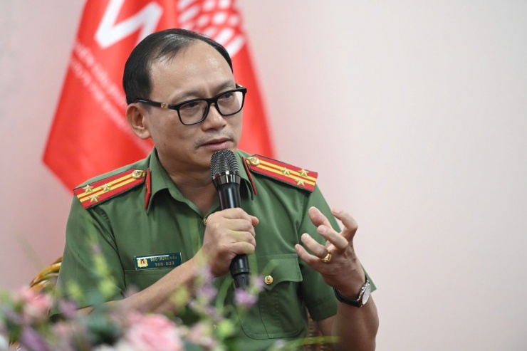 "Hãy tiếp tục ngưỡng mộ những giá trị tốt đẹp mà thần tượng từng mang lại, nhưng đồng thời học cách giữ khoảng cách lý trí, biết chọn lọc, không để cảm xúc dẫn dắt hành vi học tập, công việc hay mối quan hệ".