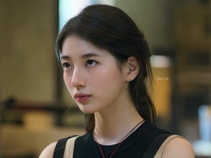 Trước đó, Suzy được cho là tiến bộ về diễn xuất trong dự án Anna, nhưng có vẻ như cô chỉ ăn may một lần. 