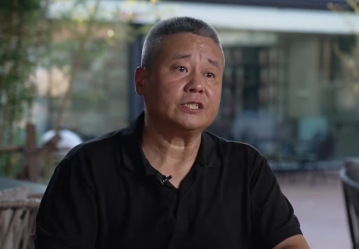 Ông Đường Kiện từng rơi vào thảm cảnh phá sản, nợ nần, gia đình tan vỡ. Ảnh: Douyin