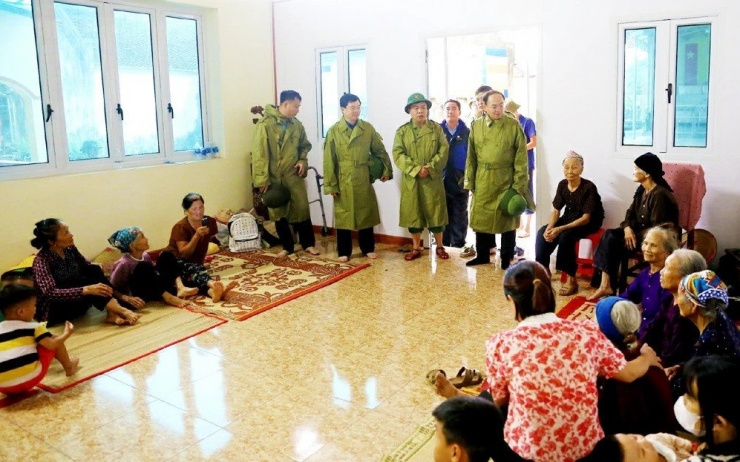Lũ sông Cầu đạt đỉnh, trung tâm tỉnh Thái Nguyên chìm trong biển nước - 8
