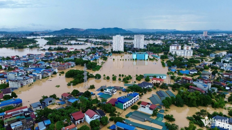 Mức lũ vượt đỉnh lịch sử gây cảnh tượng chưa từng có ở Thái Nguyên - 1