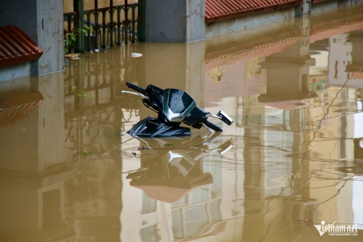 Mức lũ vượt đỉnh lịch sử gây cảnh tượng chưa từng có ở Thái Nguyên - 6