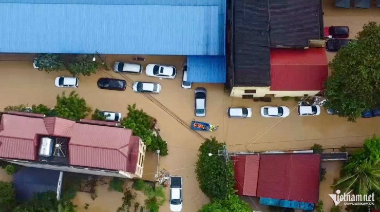 Mức lũ vượt đỉnh lịch sử gây cảnh tượng chưa từng có ở Thái Nguyên - 11