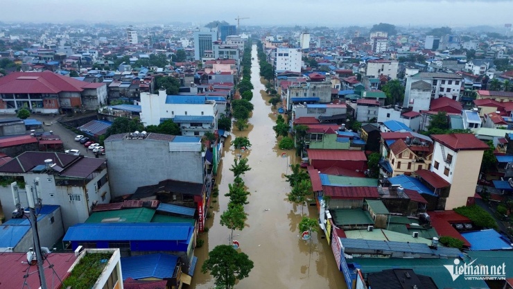 Mức lũ vượt đỉnh lịch sử gây cảnh tượng chưa từng có ở Thái Nguyên - 9