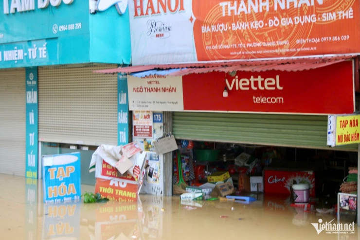 Mức lũ vượt đỉnh lịch sử gây cảnh tượng chưa từng có ở Thái Nguyên - 8