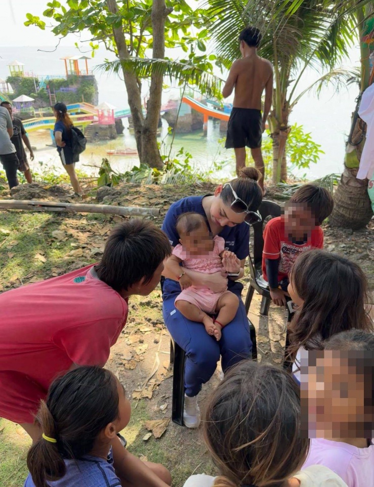 Tảng đá lớn đè bẹp ngôi nhà, 3 người trong một gia đình tử vong - 2