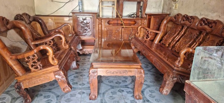 Gia đình Tuấn mất nhiều thời gian, công sức dọn rửa nhà cửa, đồ đạc 