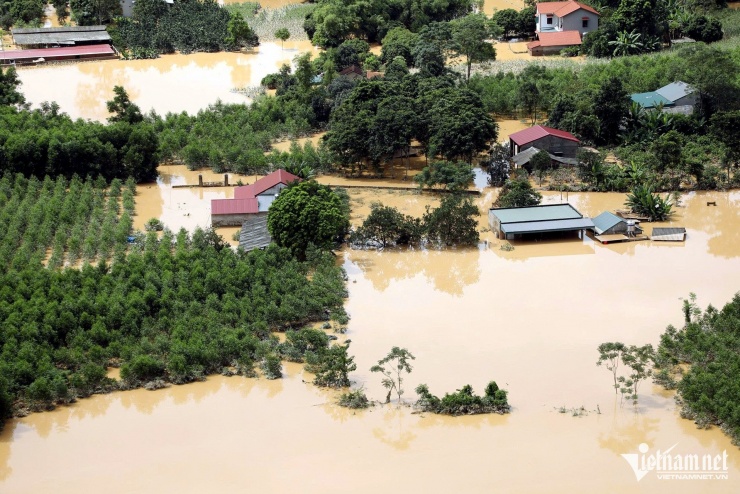 Hiện Ban chỉ huy phòng thủ dân sự xã đã kích hoạt các tổ cứu hộ, cứu nạn số 1, 2, 3, 4, xây dựng lịch trực và bám sát tình hình mưa lũ 24/24. Lực lượng chức năng đã được bố trí thường trực tại các công trình có nguy cơ xảy ra sự cố, kịp thời xử lý các tình huống bất thường theo phương châm “bốn tại chỗ” (chỉ huy tại chỗ, lực lượng tại chỗ, phương tiện tại chỗ và hậu cần tại chỗ).