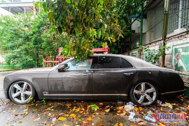 Xót xa chiếc xe siêu sang Bentley Mulsanne 30 tỷ bỏ hoang 7 năm trên phố Hà Nội - 5