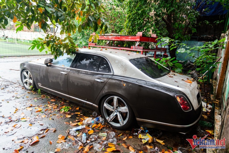 Xót xa chiếc xe siêu sang Bentley Mulsanne 30 tỷ bỏ hoang 7 năm trên phố Hà Nội - 11