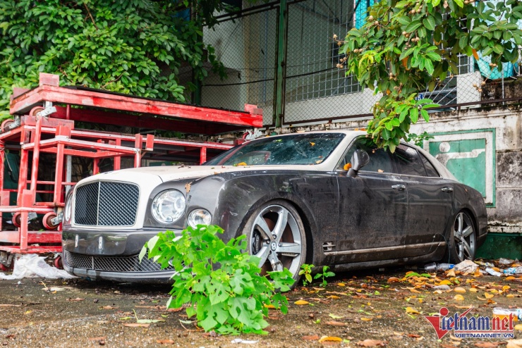Xót xa chiếc xe siêu sang Bentley Mulsanne 30 tỷ bỏ hoang 7 năm trên phố Hà Nội - 15