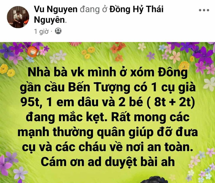 Một người dân Thái Nguyên kêu cứu các lượng lượng cứu hộ đến hỗ trợ cứu người thân. Ảnh: OFFB