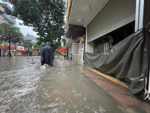 Miền Bắc vẫn tiếp tục mưa dông do hoàn lưu bão số 11.