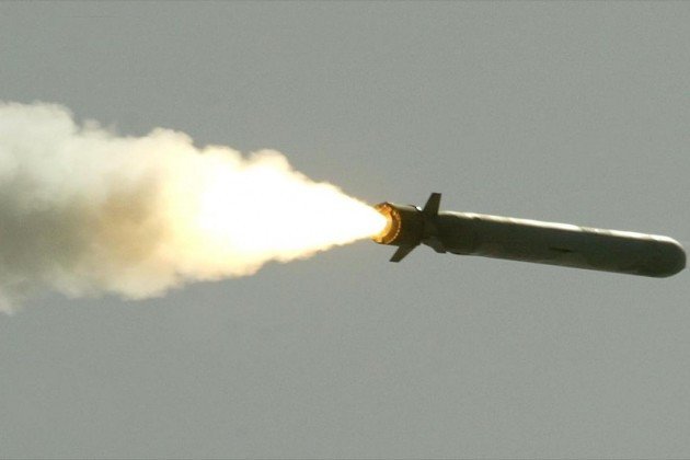 Nga cảnh báo 'leo thang nghiêm trọng' nếu Mỹ cung cấp tên lửa Tomahawk cho Ukraine - 1