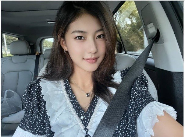 Sửng sốt trước diện mạo khác lạ sau khi 'lột xác' của 'tiểu Suzy' - 2