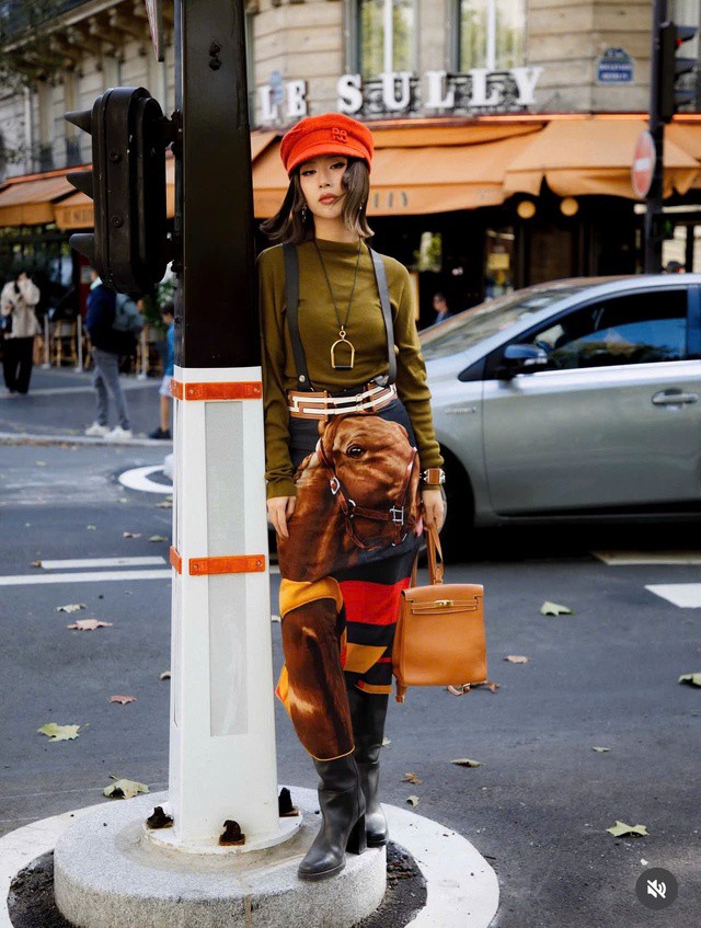 Loạt ảnh nhanh chóng nhận được nhiều lời khen từ cộng đồng yêu thời trang. Nhiều người cho rằng Quỳnh Anh Shyn ngày càng trưởng thành hơn trong cách thể hiện bản thân, không chạy theo xu hướng mà tập trung vào sự đồng điệu giữa tinh thần và trang phục.