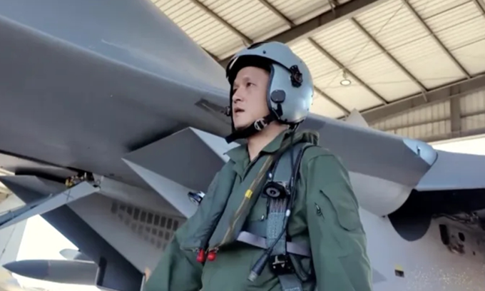 Phi công Li Chao trong ảnh đăng ngày 2/10. Ảnh: CCTV