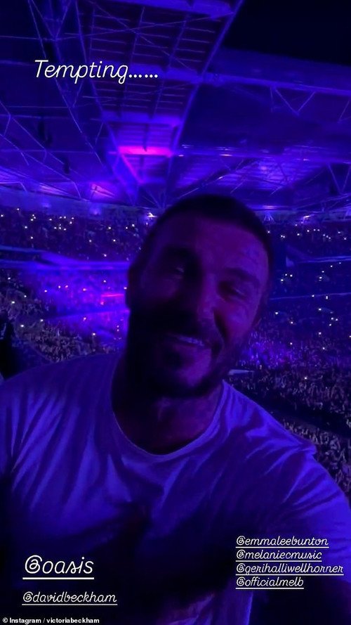 Victoria gây bão mạng vì gợi ý về chuyến lưu diễn tái hợp nhóm nhạc.