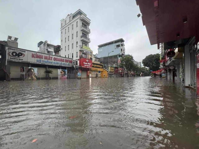 Nước nhiều sông vẫn đang tiếp tục lên, nguy cơ ngập còn kéo dài những ngày tới - 1