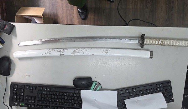 Thanh kiếm tang vật. Ảnh: Công an Sơn La.