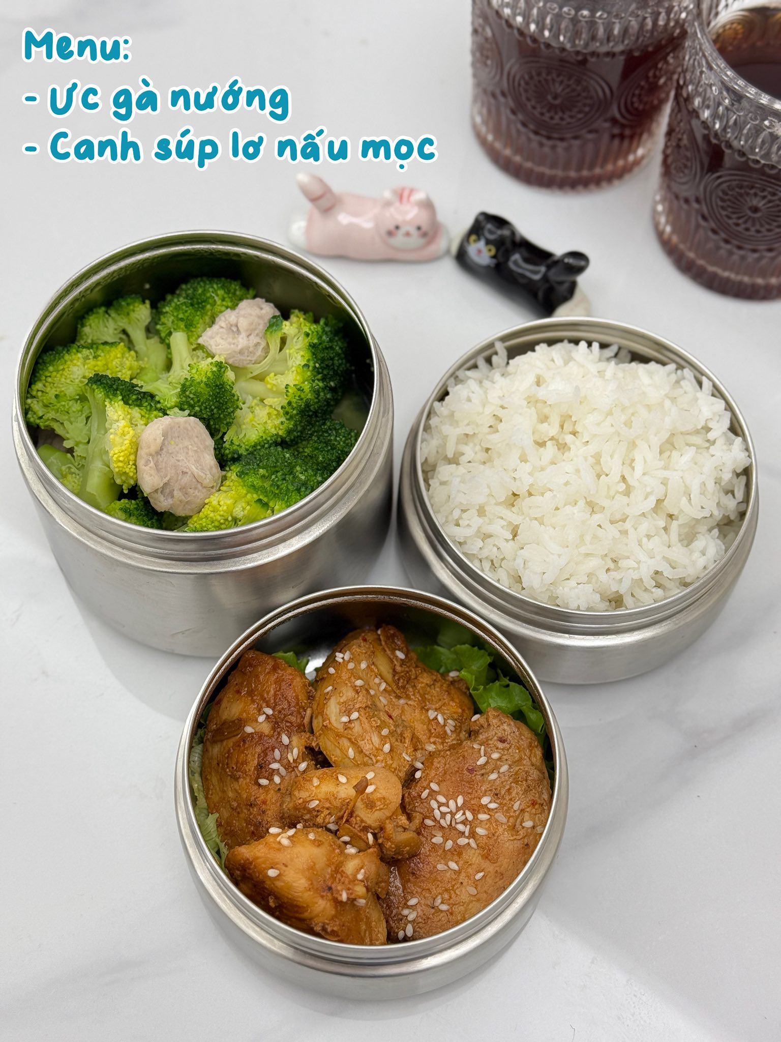 Ức gà nướng - Canh súp lơ nấu mọc