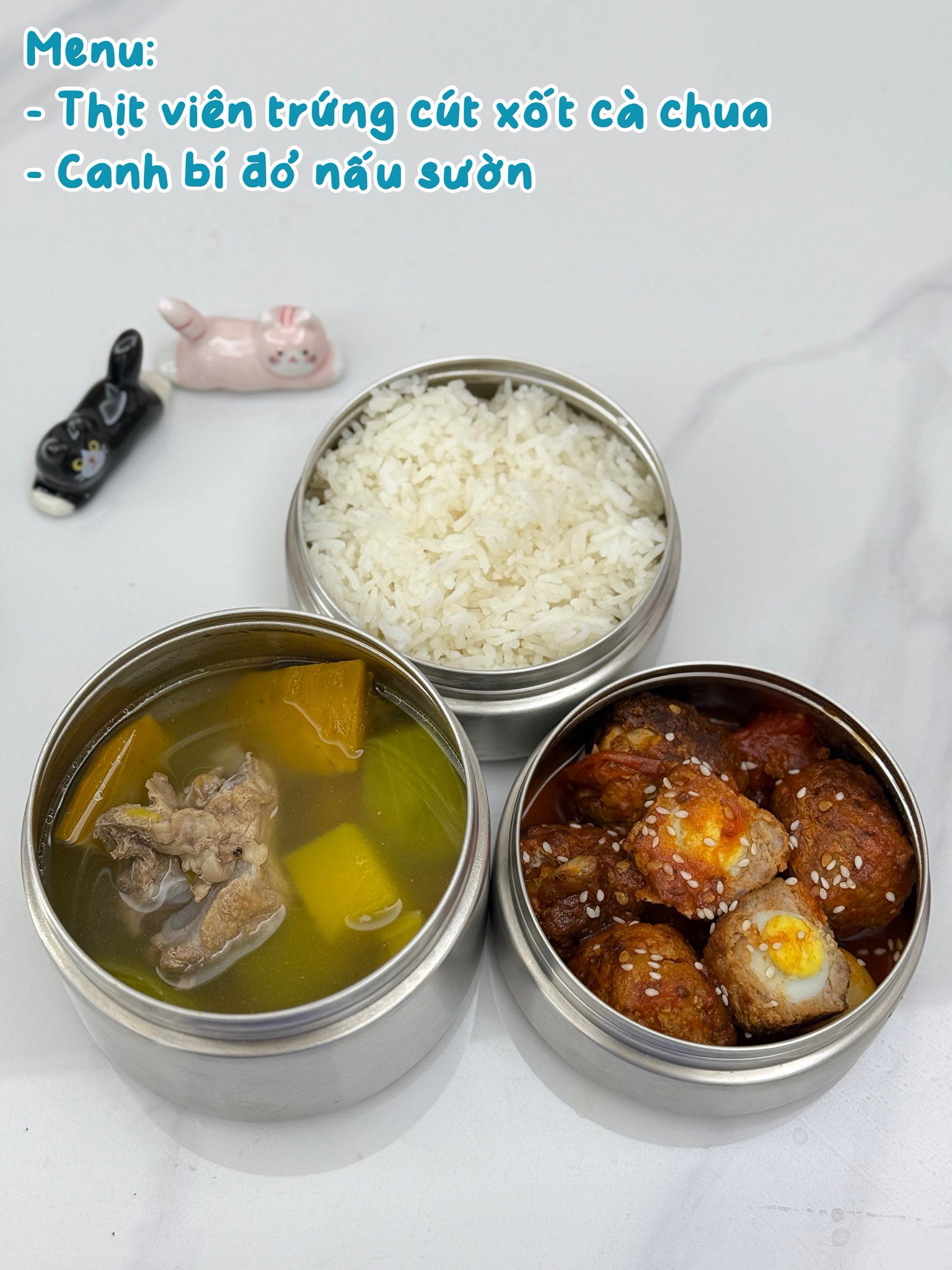Thịt viên trứng cút xốt cà chua - Canh bí đỏ nấu sườn