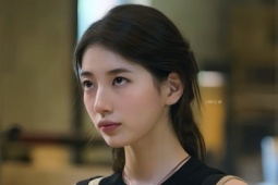 Suzy ngã ngựa