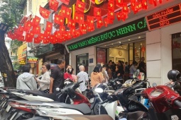 Kinh doanh - Giá vàng tăng nóng từng giờ, có 200 triệu đồng gửi tiết kiệm nên tất toán mua vàng không?