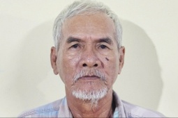 An ninh - Xã hội - Bắt giam ông lão giờ trò đồi bại với bé gái