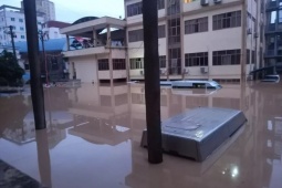 Tin tức trong ngày - Thái Nguyên mất điện, trụ sở công ty điện lực bị ngập hết tầng 1