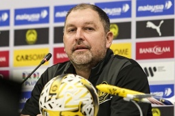 Bóng đá - HLV Malaysia thừa nhận án phạt của FIFA "nằm ngoài tầm kiểm soát"