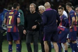 Bóng đá - Barcelona thua liên tiếp: HLV Flick họp khẩn, 5 vấn đề bị đem ra "mổ xẻ"