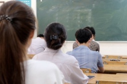 Học sinh xúc phạm giáo viên, bạn bè: Đề xuất tạm cách ly khỏi trường học