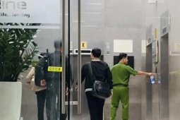 Kinh doanh - Công an làm việc nhiều giờ ở trụ sở công ty của Shark Bình