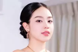 Hoa hậu Thanh Thủy khoe sắc ở Thái Lan, tạo nên khoảnh khắc dí dỏm thu hút 'triệu view'