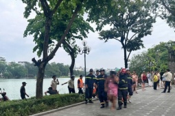 Tin tức trong ngày - Kịp thời cứu nạn người nước ngoài ngã xuống hồ Hoàn Kiếm