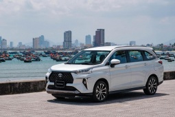 Giá xe Toyota Veloz Cross tháng 10/2025, ưu đãi 100% phí trước bạ