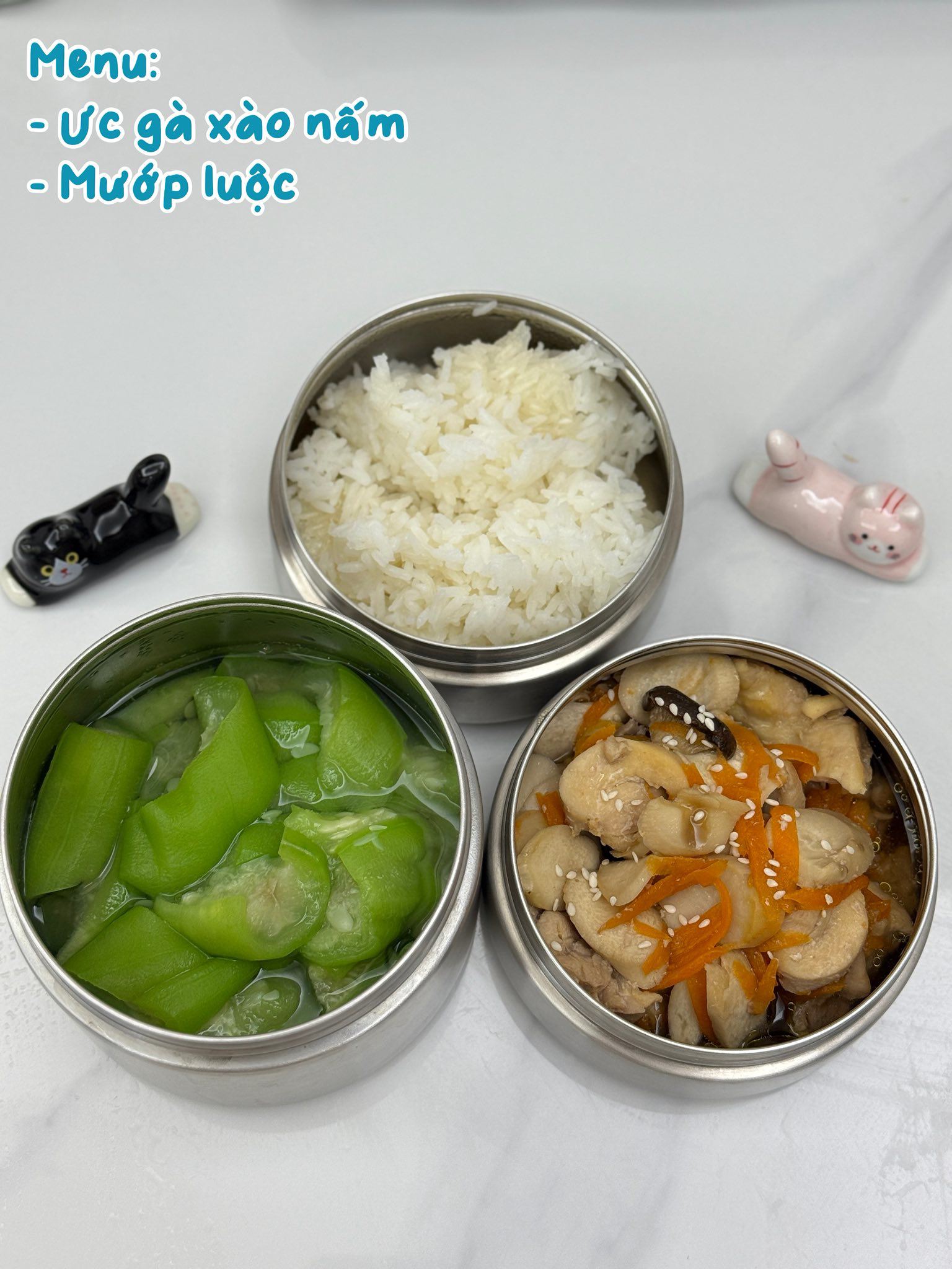 Ức gà xào nấm - Mướp luộc