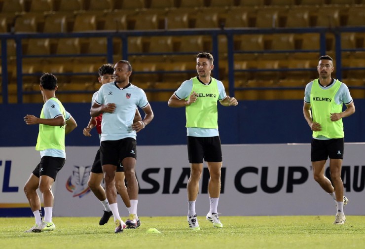 Bởi trước khi có mặt ở Việt Nam, những thông tin chính thức về đội tuyển Nepal rất khó tìm kiếm trên các phương tiện truyền thông.