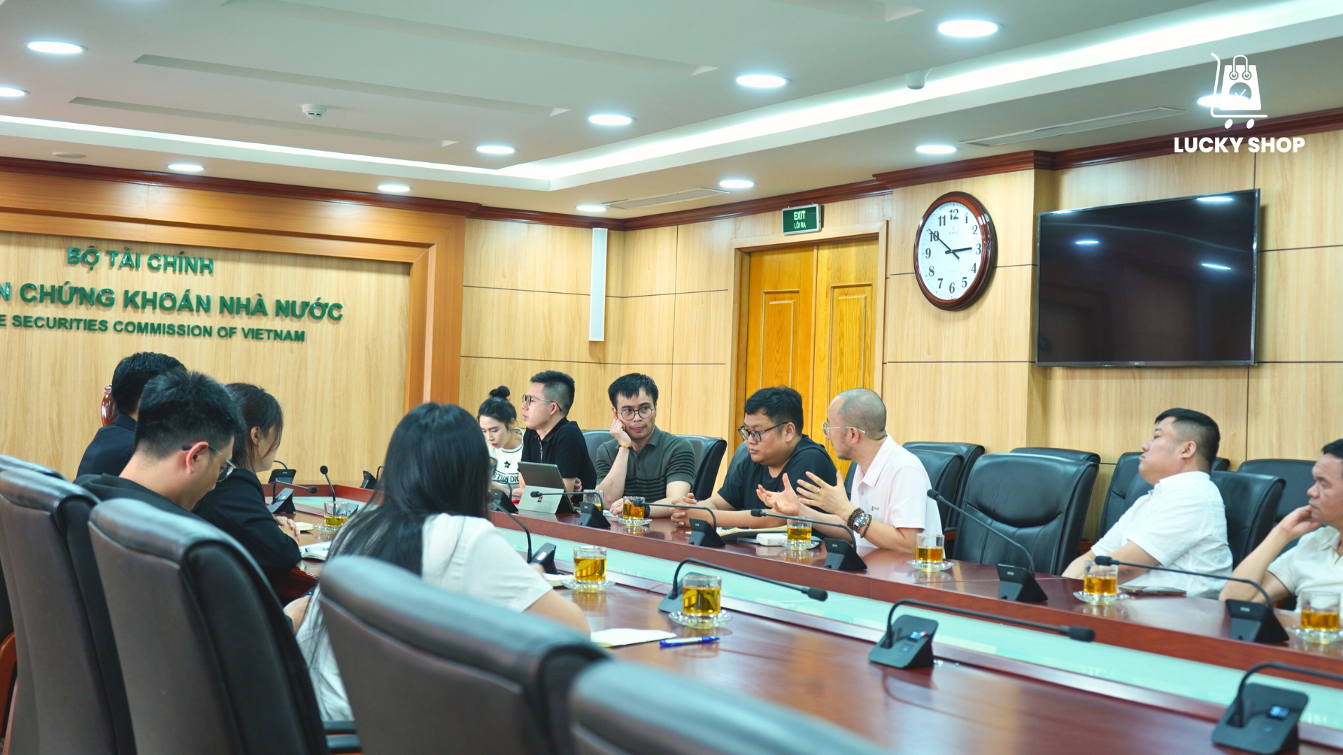  COB Wang Peng đến thăm Ủy ban Chứng khoán Nhà nước(Ảnh Lucky Shop)