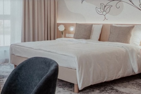 Chủ khách sạn thưởng quà các đôi dính bầu khi thuê phòng