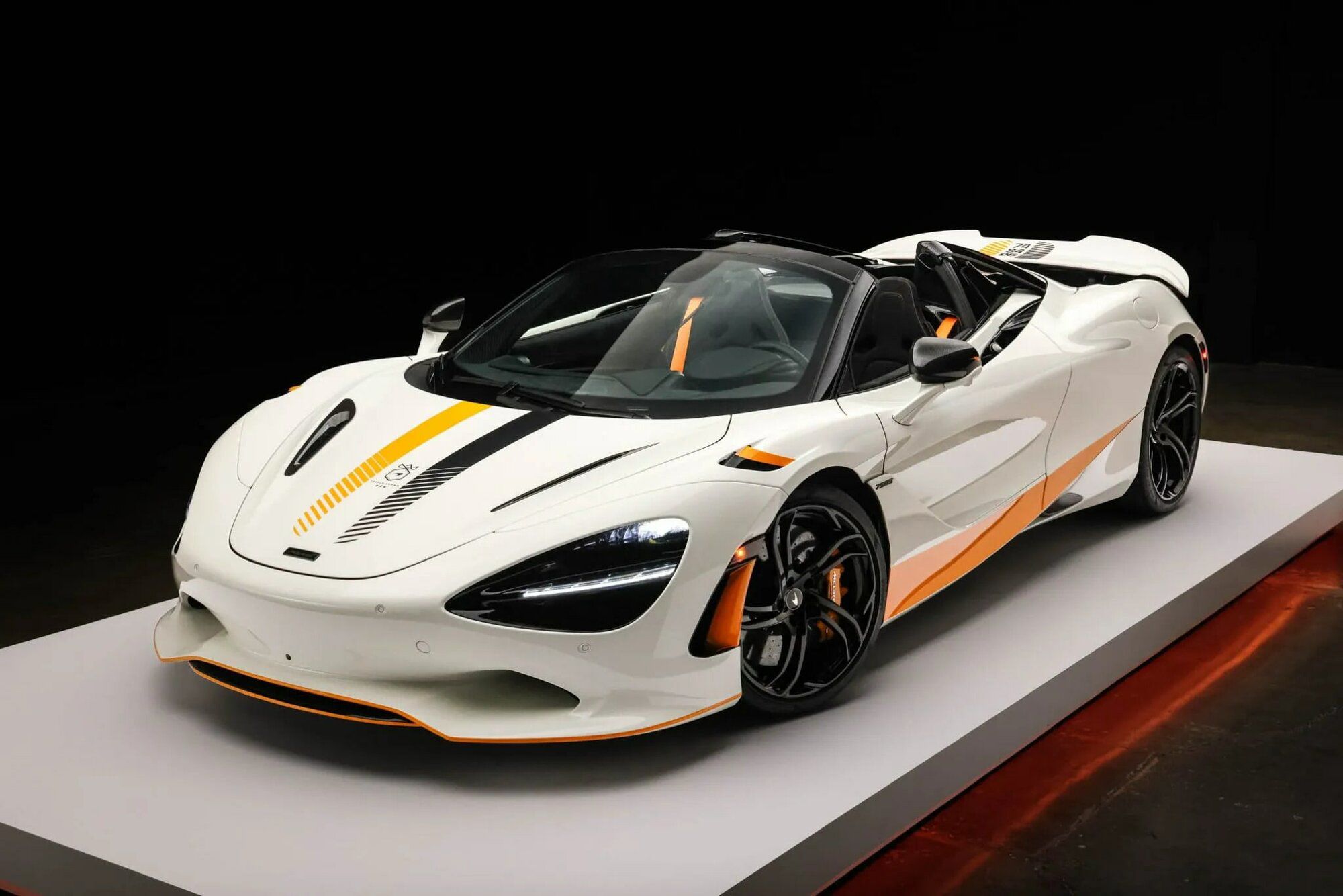 Siêu xe cực hiếm McLaren 750S Spider Triple Color lên sàn đấu giá - 1