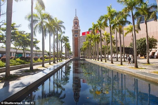 Tháp đồng hồ Tsim Sha Tsui – biểu tượng nổi tiếng của Hong Kong.