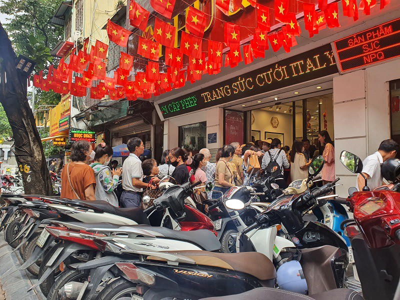 Cửa hàng Phú Quý cũng thông báo dừng nhận khách từ 8h30.