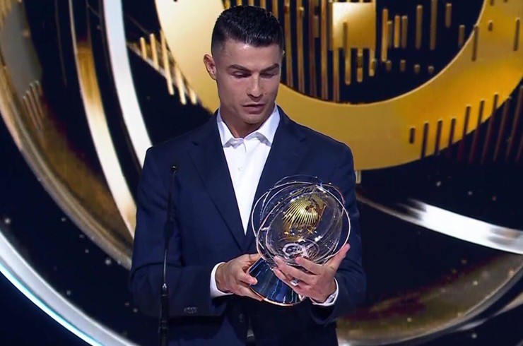 Ronaldo vừa nhận giải&nbsp;Globo Prestigio cho những&nbsp;đóng góp to lớn&nbsp;cho bóng đá Bồ Đào Nha