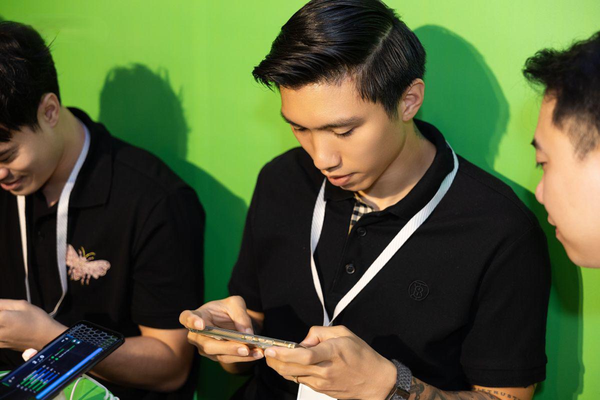 Văn Hậu và Văn Toàn đã có trận đấu EA Sports FC Mobile.
