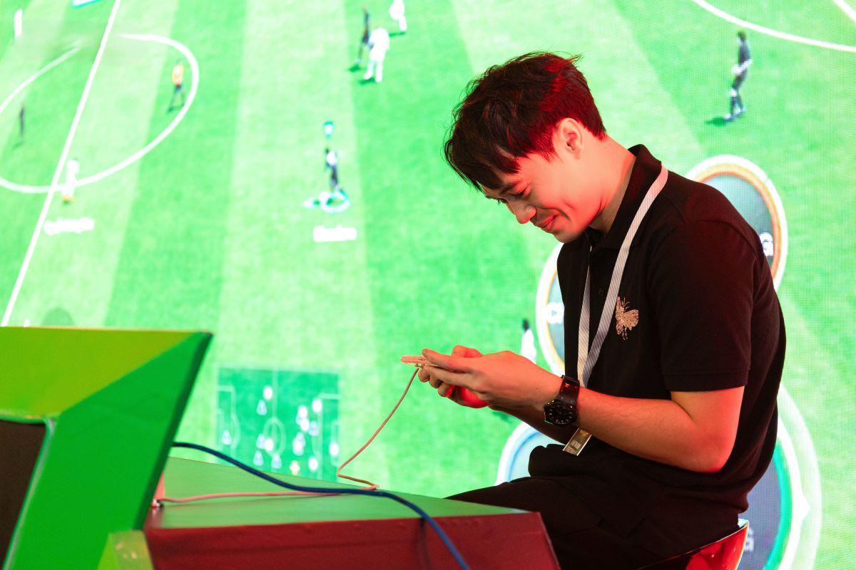 Văn Hậu và Văn Toàn đã có trận đấu EA Sports FC Mobile.