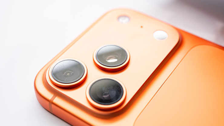 Mẫu iPhone 17 Pro Max với màu Cam vũ trụ đang gây sốt.